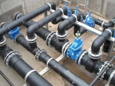 
                    Из-за непогоды перенесли сроки ремонта водопровода на нескольких улицах Алматы
                