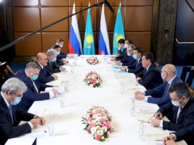
                    Премьеры Казахстана и России обсудили вопросы взаимодействия в ЕАЭС
                