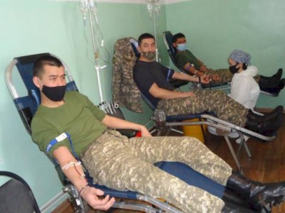 
                    50 литров крови сдали военнослужащие в Алматы
                