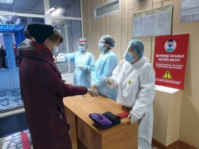 
                    В Алматы ЕНТ проходит в строгом соблюдении мер эпидбезопасности
                