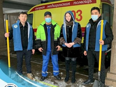 
                    Молодежь Алматы поддержала коммунальные службы
                