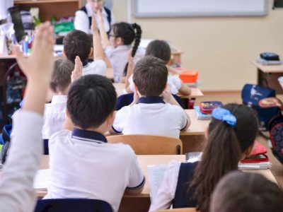 
                    За год в Медеуском районе Алматы создано 1160 новых ученических мест
                