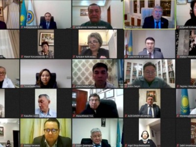
                    Бакытжан Сагинтаев провел встречу с членами Общественного совета
                