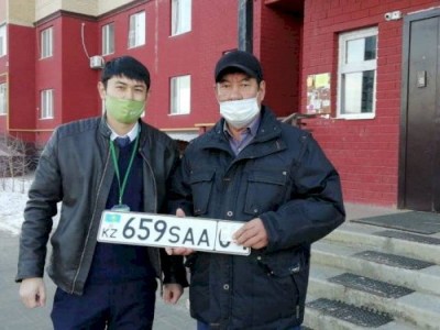 
                    Доставку госномера и техпаспорта на дом стали заказывать казахстанцы
                