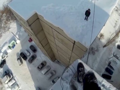 
                    Полицейские спасли безответно влюбленного  юношу в Алматы
                