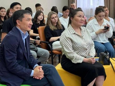 
                    На диалоговой площадке в Караганде обсудили будущее рабочих профессий
                