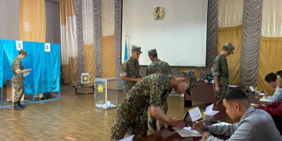 
                    Более четырех тысяч солдат срочной службы сделали свой выбор
                
