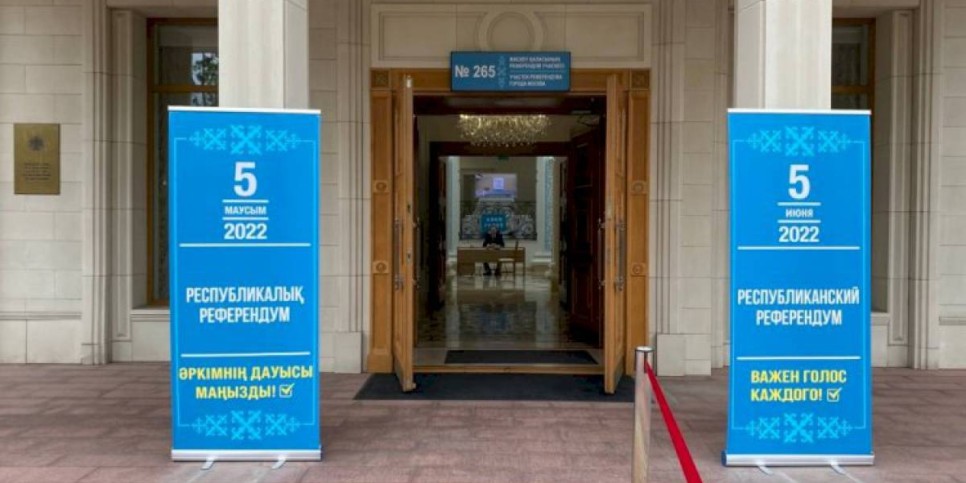
                    Казахстанцы в России голосуют на референдуме по поправкам в Конституцию РК
                