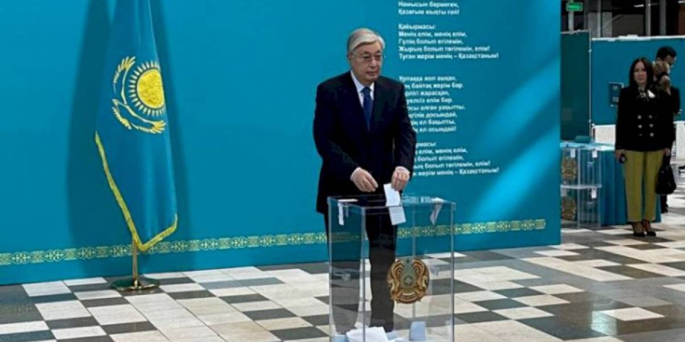 
                    Президент Казахстана проголосовал на референдуме
                