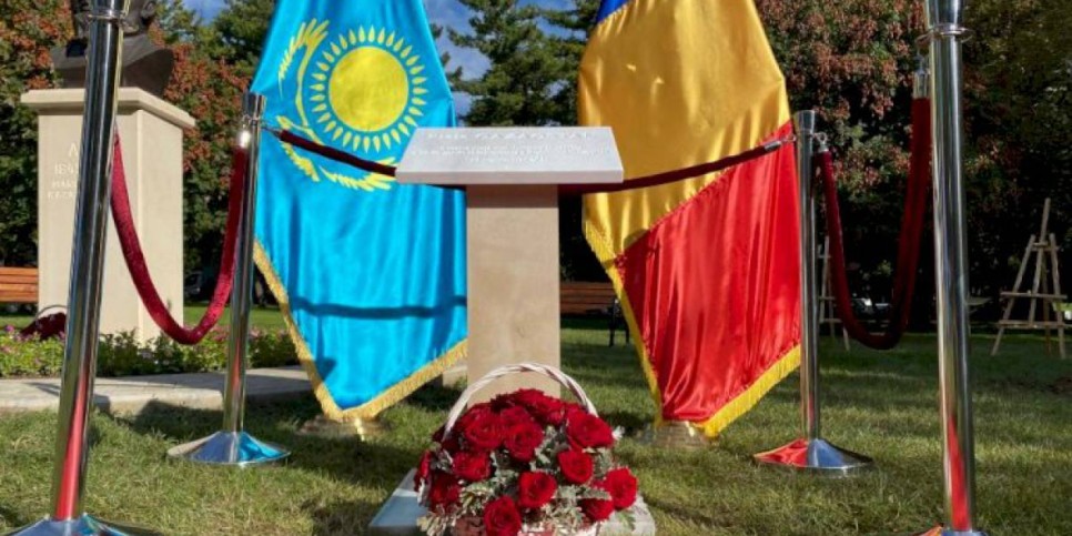 
                    В Бухаресте появился сквер «Казахстан», в Нур-Султане – бюст румынскому поэту
                
