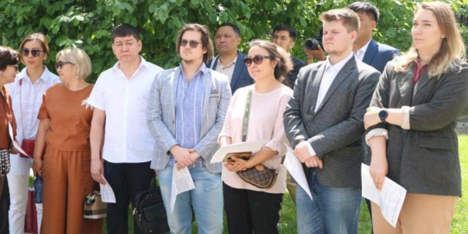
                    Молодёжь Казахстана становится главной движущей политической силой страны - члены партии AMANAT
                