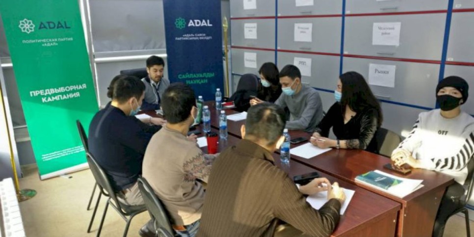 
                    Повышение учительских зарплат – приоритет предвыборной платформы партии ADAL
                