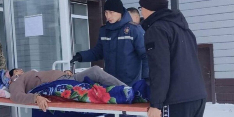 
                    Женщину с переломами отвезли к врачам в пургу костанайские спасатели 
                