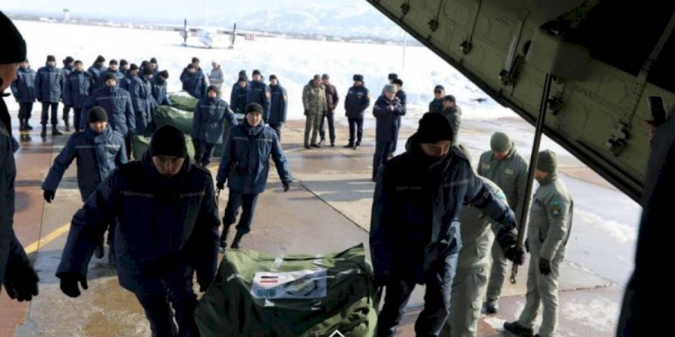 
                    Одежда, палатки, кровати: 55 тонн гумпомощи направит Казахстан Турции
                