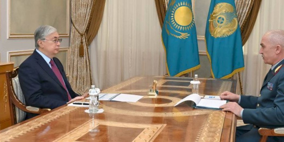 
                    Касым-Жомарт Токаев принял министра обороны Руслана Жаксылыкова
                