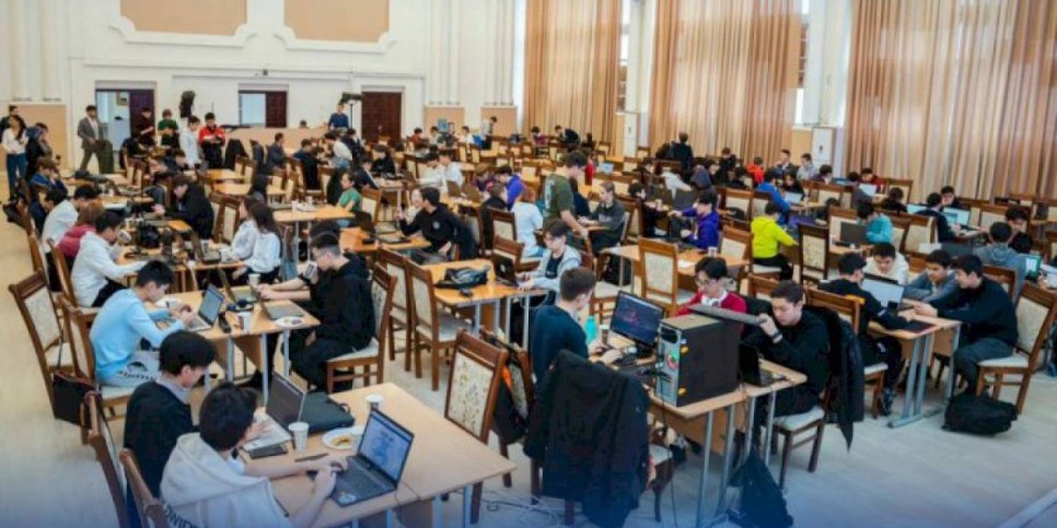
                    Учитель математики из ВКО организовывает бесплатный хакатон для школьников
                
