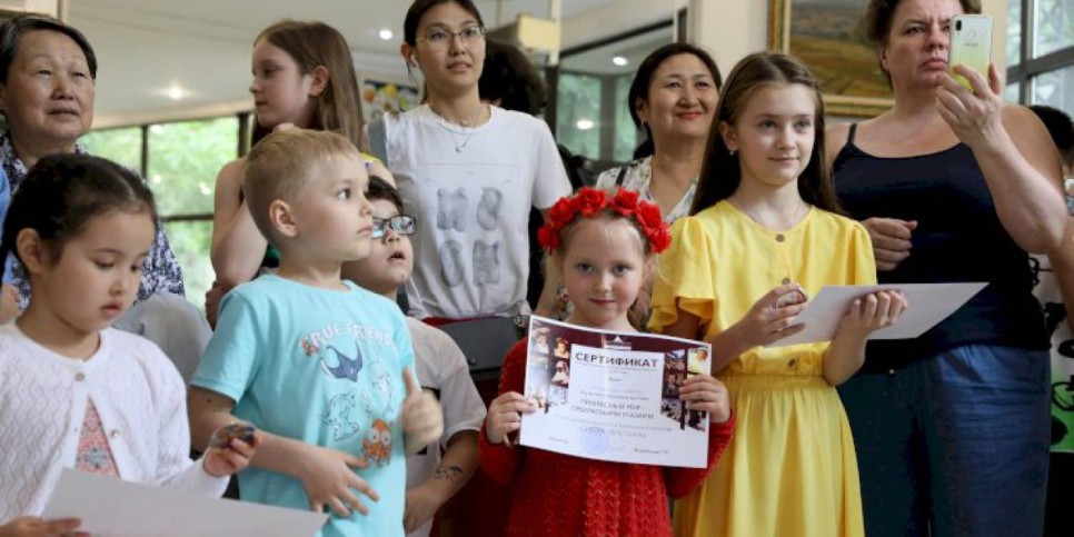 
                    Мир глазами детей: в Центральном выставочном зале открылась экспозиция юных художников
                