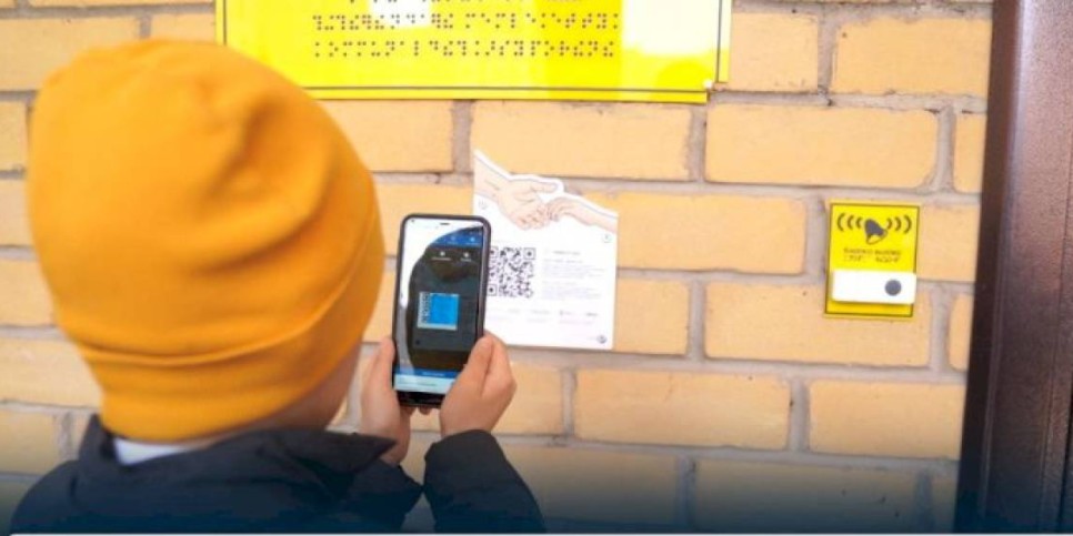 
                    В школах Алматы устанавливают таблички с QR-кодами
                