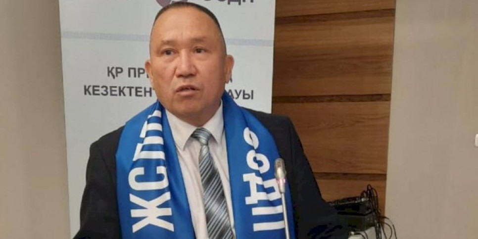 
                    Документы в ЦИК сдал кандидат от оппозиции Нурлан Ауесбаев
                