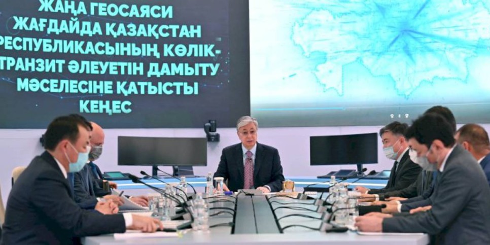 
                    Президент Казахстана провел совещание по развитию транспортно-транзитного потенциала
                