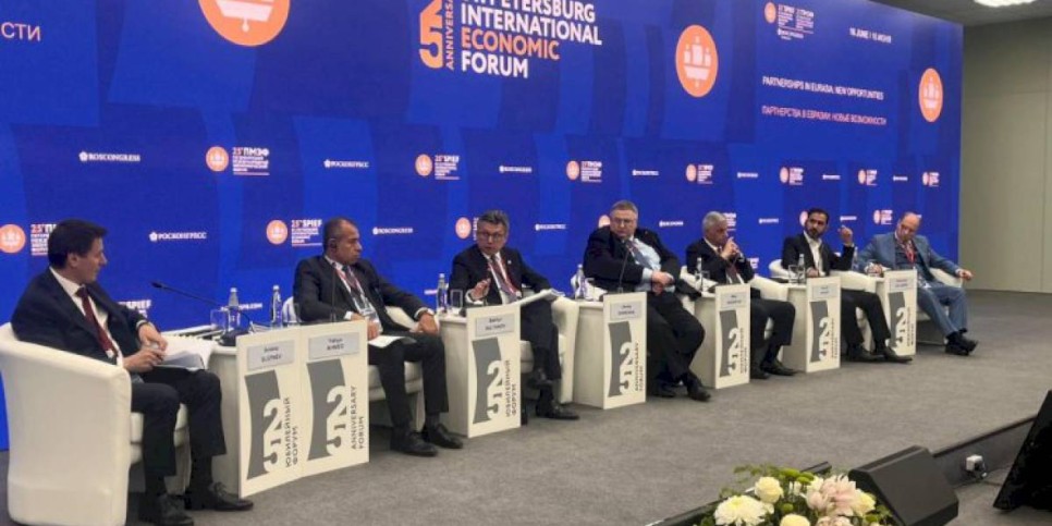 
                    Бахыт Султанов принял участие в панельной сессии ПМЭФ-2022
                