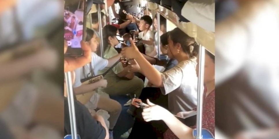 
                    Видео из поезда с юными домбристами из Мангистау стало вирусным в соцсетях
                