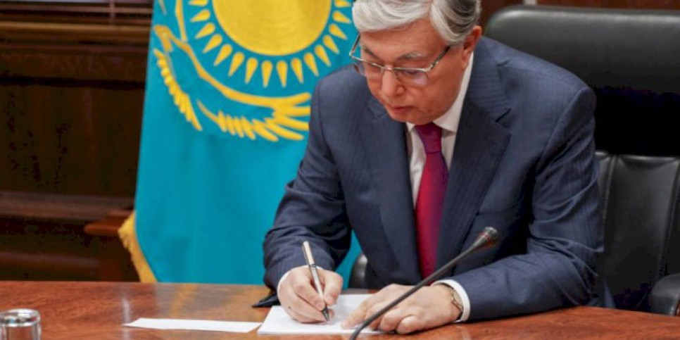 
                    Президент РК ратифицировал протокол по защите Каспия от загрязнения
                