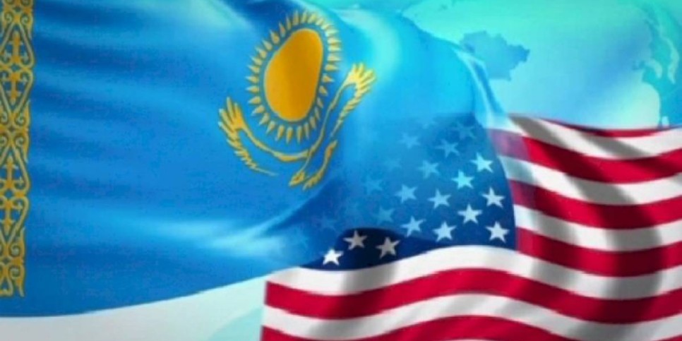 
                    Нурсултан Назарбаев и экс-Вице-Президент США Альберт Гор поговорили по телефону
                