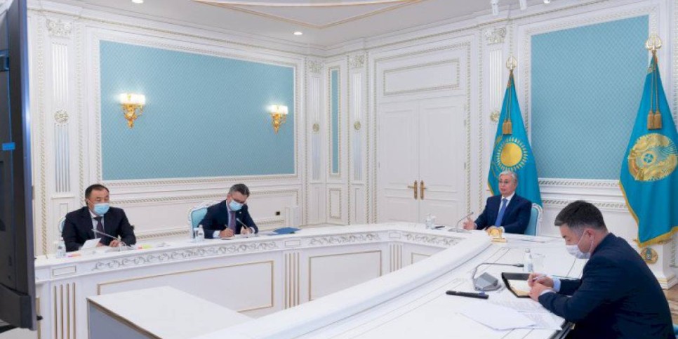 
                    Токаев провел переговоры с Президентом Швейцарии Ги Пармеланом
                