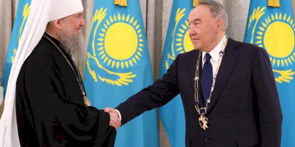 
                    Нурсултану Назарбаеву вручена высшая награда Православной Церкви Казахстана
                
