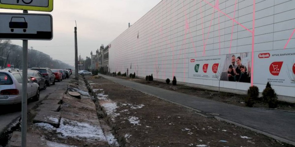 
                    Токаев отреагировал на вырубку деревьев возле Sulpak в Алматы
                