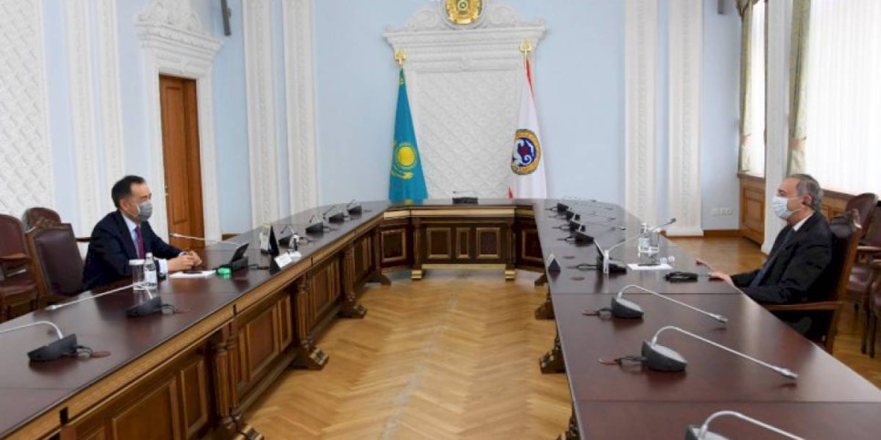 
                    Сагинтаев провел встречу с послом Италии
                