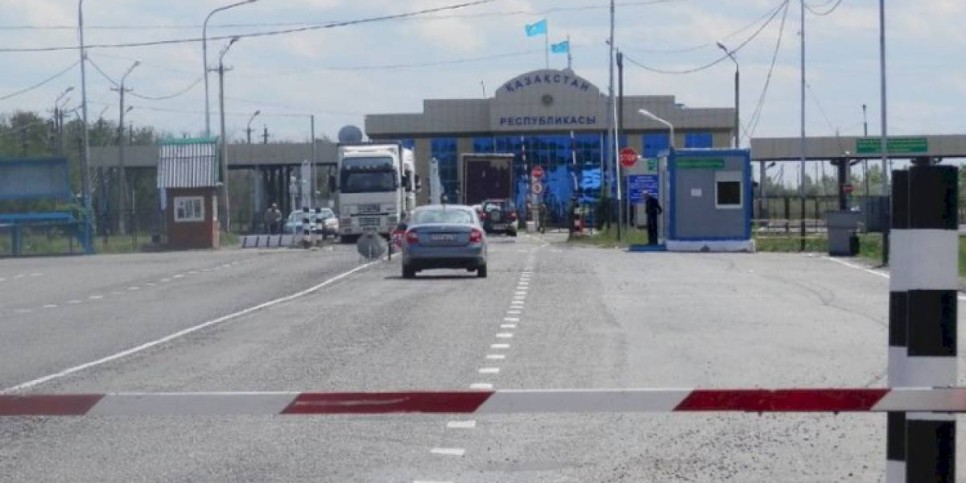 
                    Казахстан открывает 12 автомобильных пунктов пропуска через госграницу
                