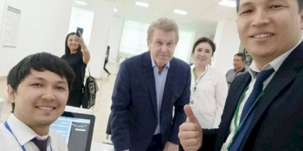 
                    Артист Лев Лещенко получил ИИН в алматинском ЦОНе
                