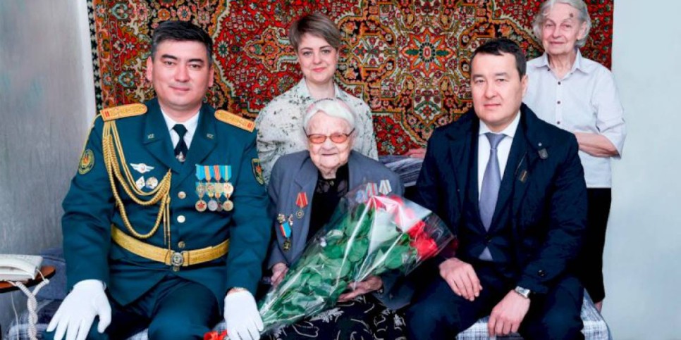 
                    Премьер-министр Алихан Смаилов поздравил казахстанцев с Днем Победы
                