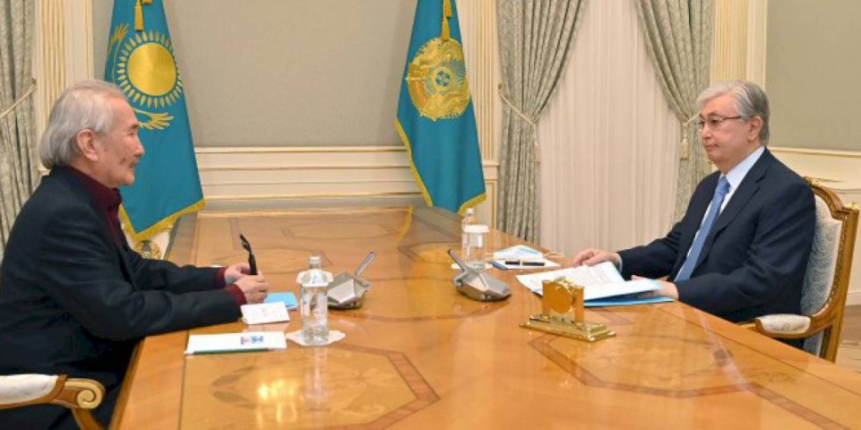 
                    Президент принял писателя Смагула Елубая
                