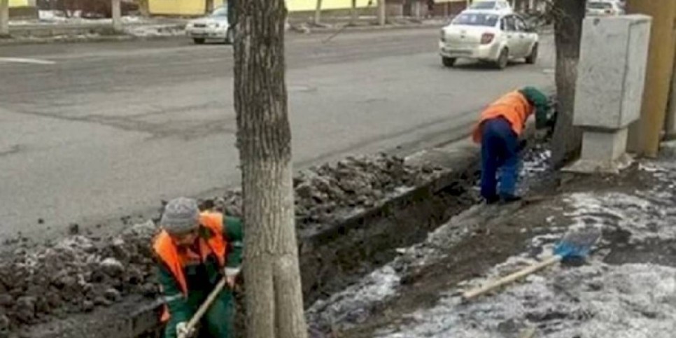 
                    В Алматы продолжаются работы по очистке арыков
                
