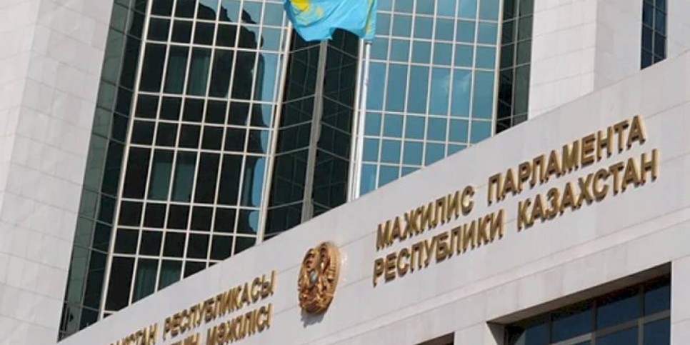 
                    В Мажилисе приняли поправки об отмене пожизненного председательства Назарбаева в Совбезе и АНК
                