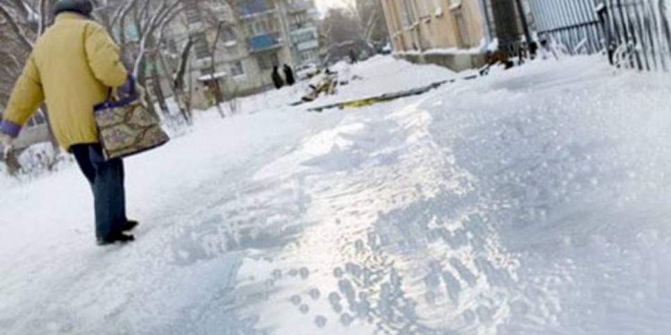 
                    В ДЧС призывают алматинцев соблюдать осторожность на дорогах из-за гололеда
                