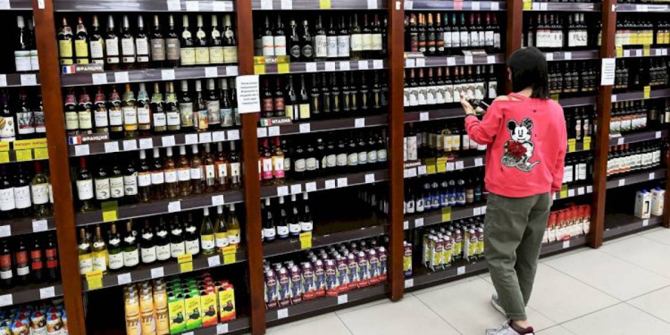 
                    Где в Казахстане больше всего подорожал алкоголь
                
