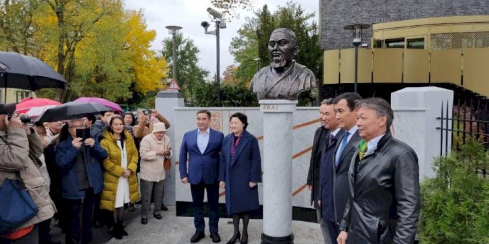 
                    Памятник великому поэту Абаю открыли в Берлине
                