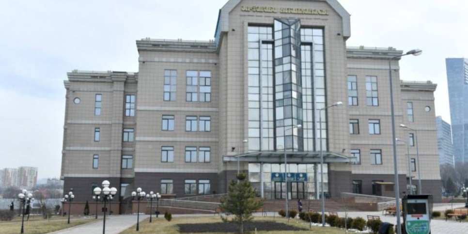 
                    В КазНУ высадили аллею деревьев
                
