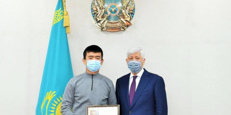 
                    Благодарственное письмо Президента вручили студенту из Талдыкоргана
                