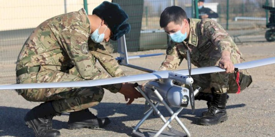 
                    Казахстанских военных учили управлять беспилотниками
                