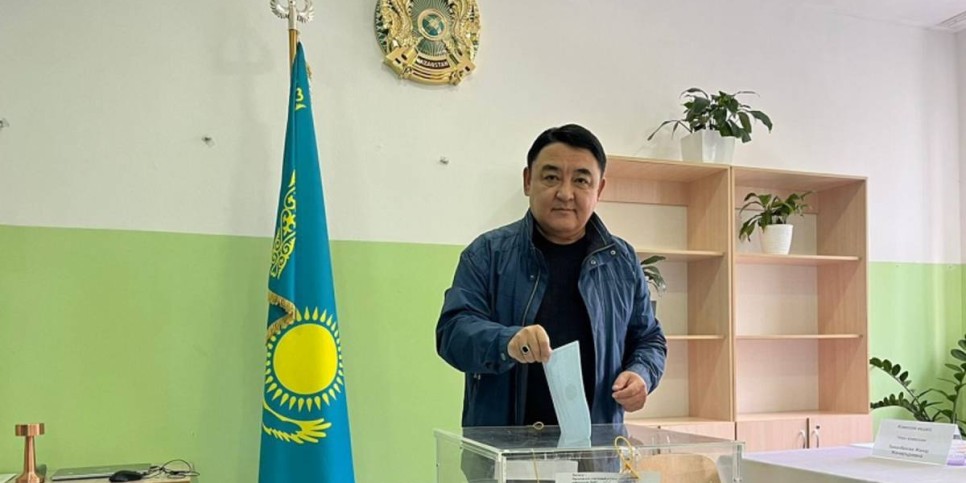 
                    Заслуженный деятель Казахстана Далел Уашев проголосовал на референдуме в Алматы
                