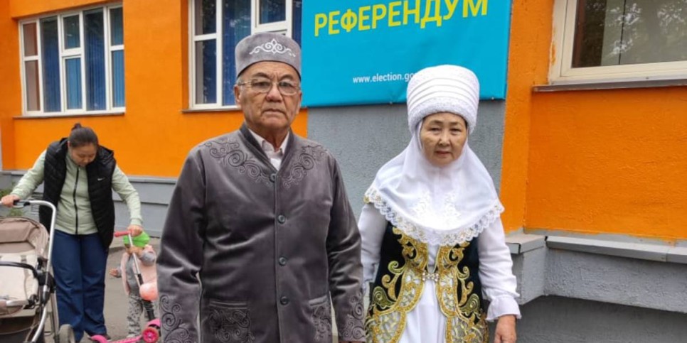 
                    Как в Алматы проходит референдум – фоторепортаж
                