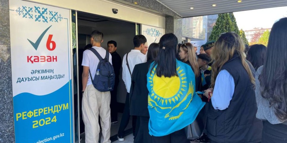 
                    Казахстанцы в Анкаре активно участвуют в референдуме по АЭС
                