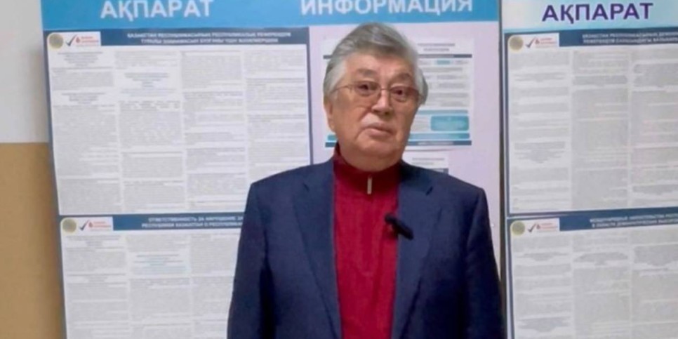 
                    Драматург Нурлан Оразалин проголосовал на референдуме в Алматы
                