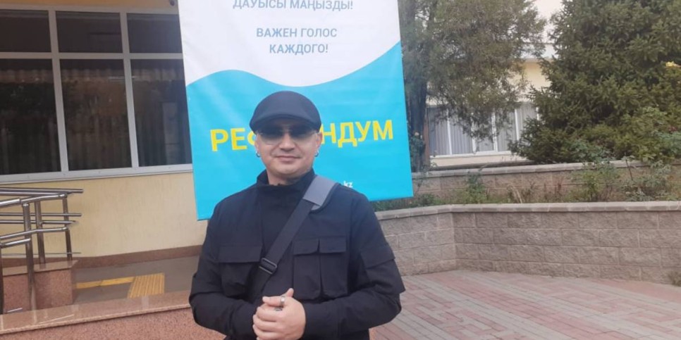 
                     Известные алматинцы с раннего утра голосуют на избирательных участках
                