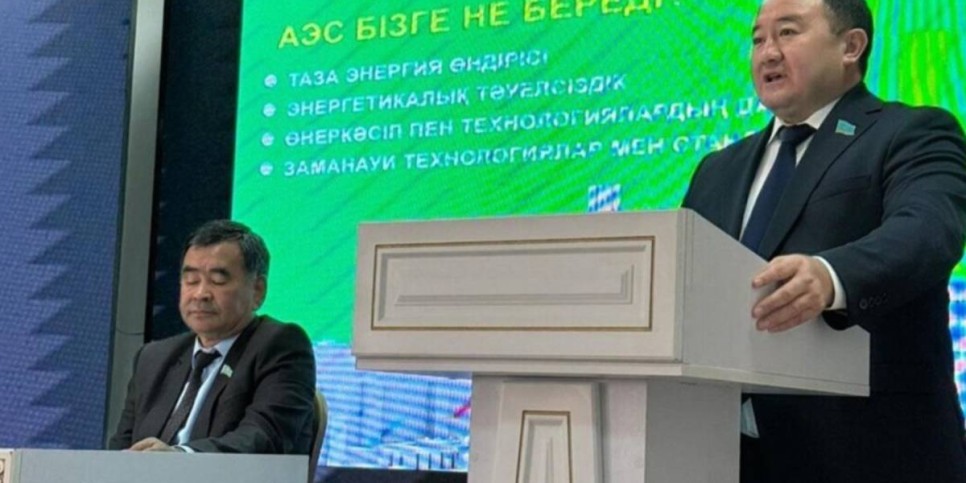 
                    Преимущества строительства АЭС обсудил сенатор Толамисов с жителями Жаркента
                